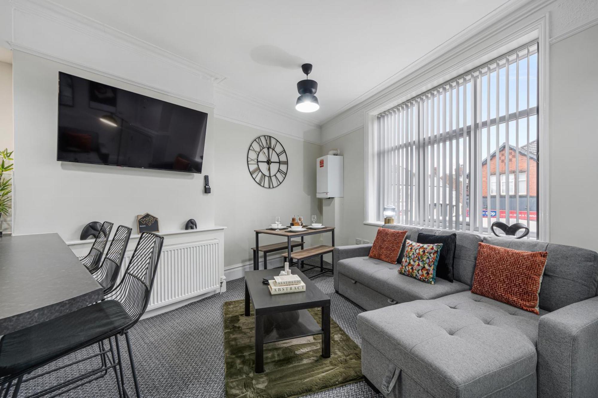Anfield Cosy Stays - Air Host & Stay - Sleeps 14 Liverpool Exterior photo