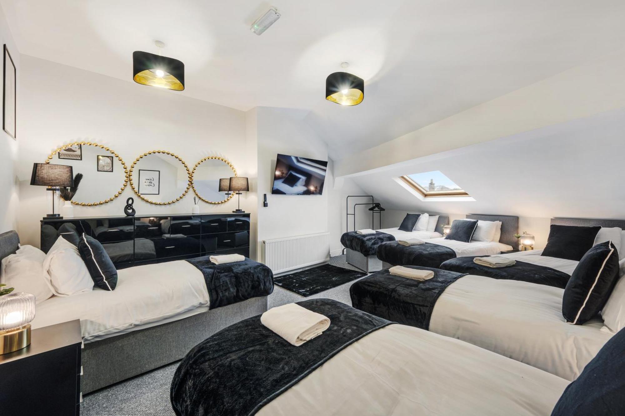 Anfield Cosy Stays - Air Host & Stay - Sleeps 14 Liverpool Exterior photo
