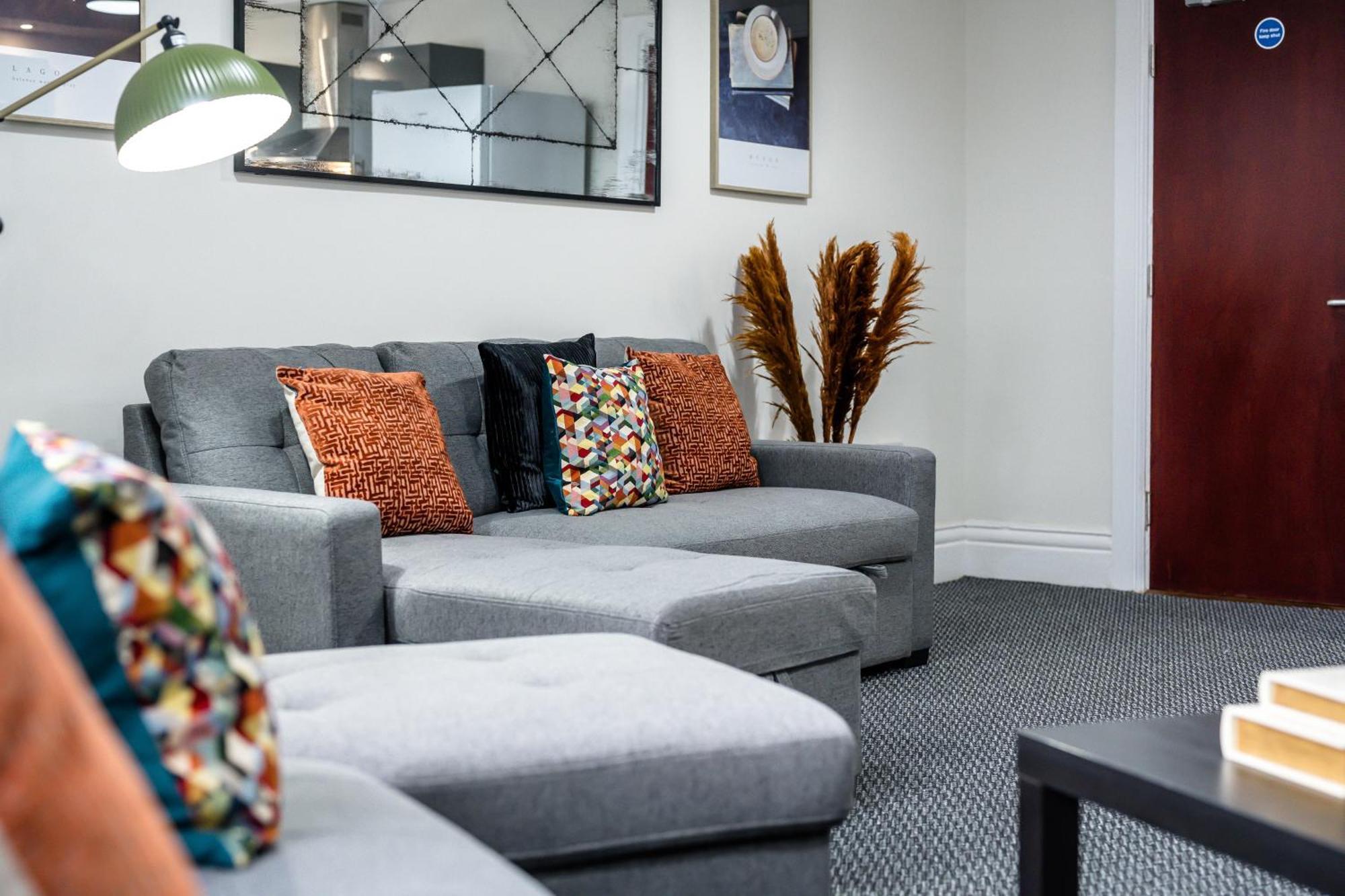 Anfield Cosy Stays - Air Host & Stay - Sleeps 14 Liverpool Exterior photo