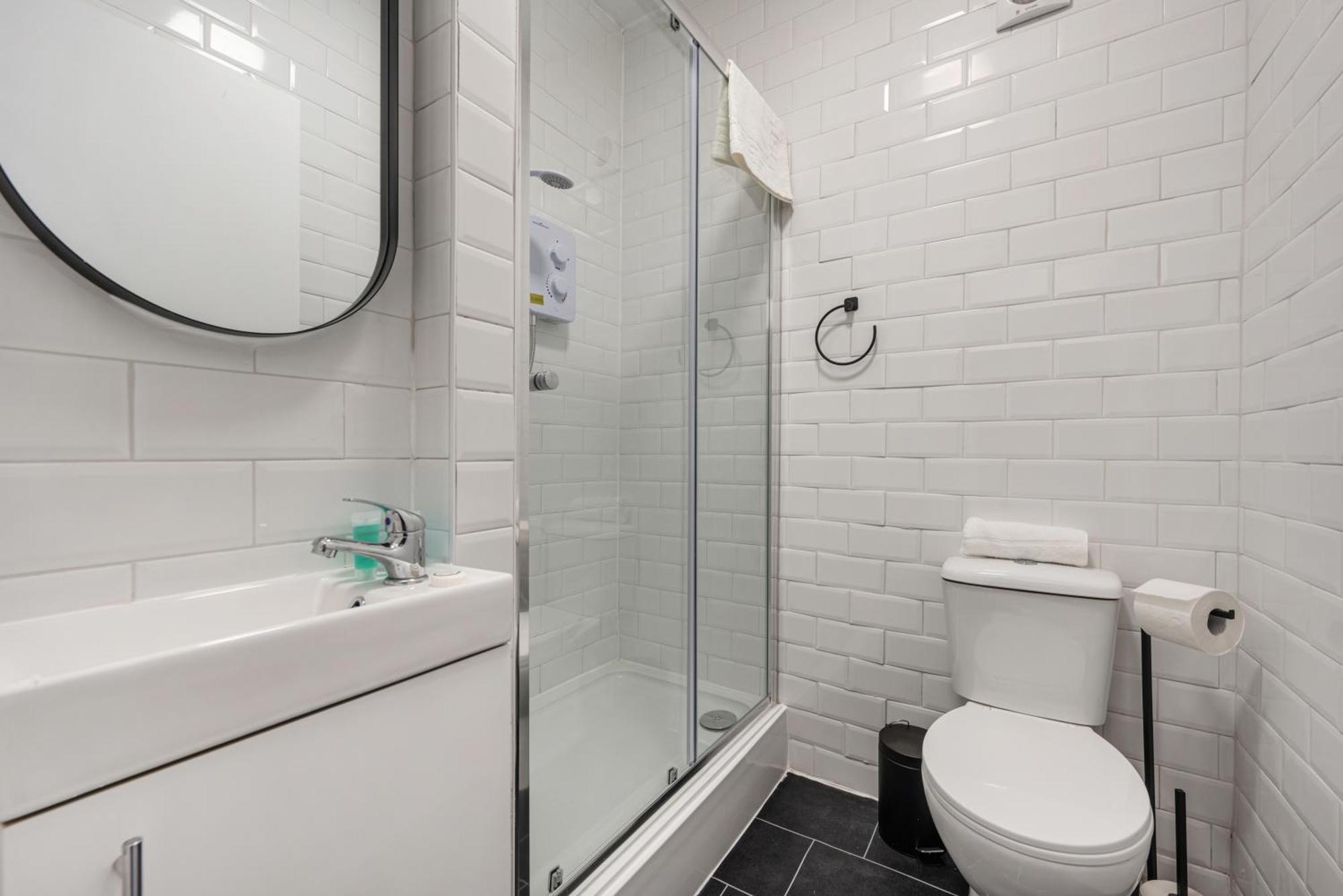 Anfield Cosy Stays - Air Host & Stay - Sleeps 14 Liverpool Exterior photo